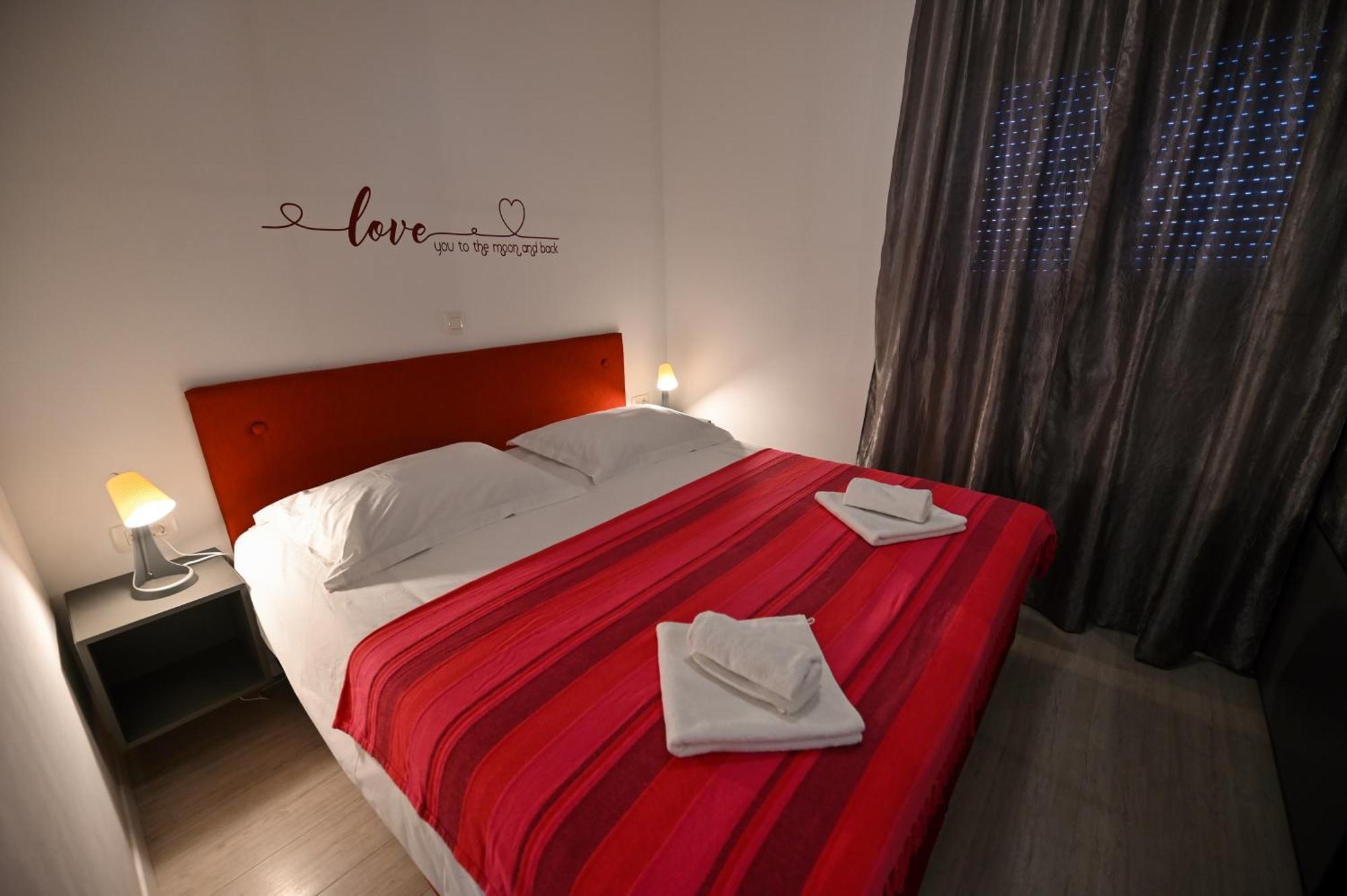 Apartment Marko Трогир Екстериор снимка